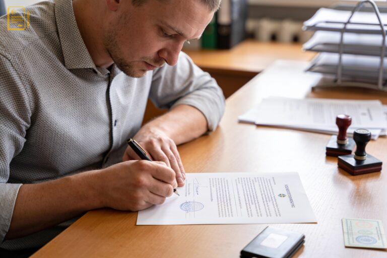 Довіреність на отримання документів в Україні: як забрати диплом, свідоцтво або довідку, перебуваючи у Польщі