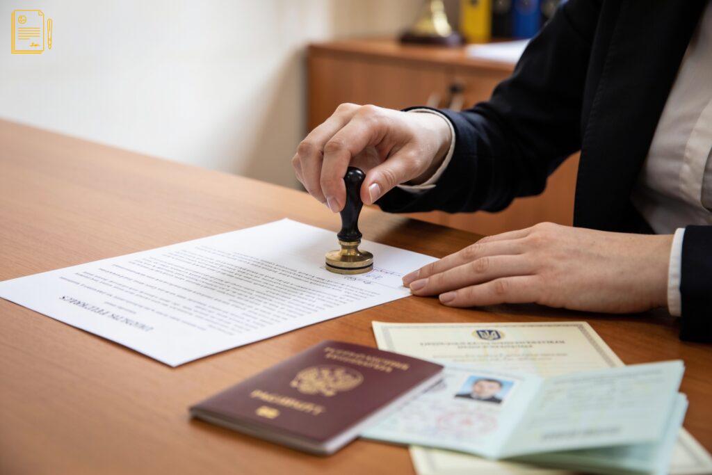 Нотаріальне завірення та переклад: як правильно підготувати документи для подачі за кордоном